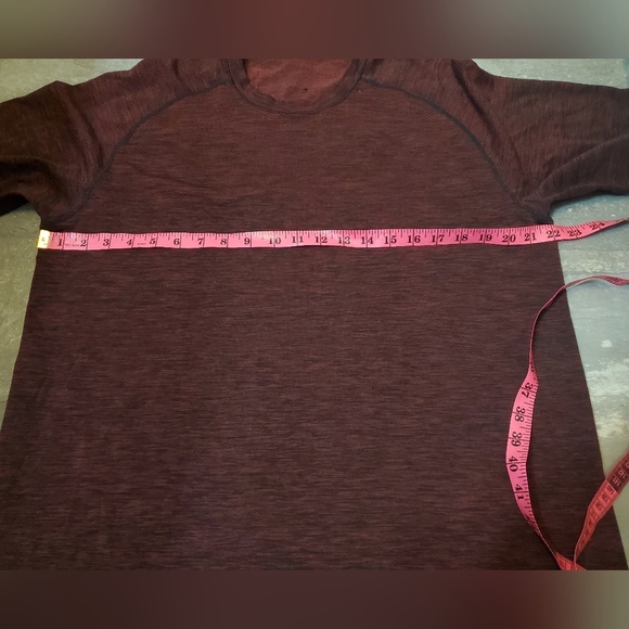 Lululemon Metal Vent tech short sleeves top. Heathered dark red and black. XL. - Picture 7 of 9